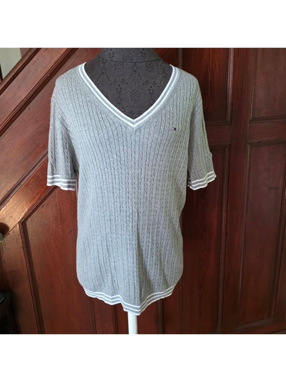 Tommy Hilfiger Gray V-Neck Cable Knit Short Sleeve Sweater L